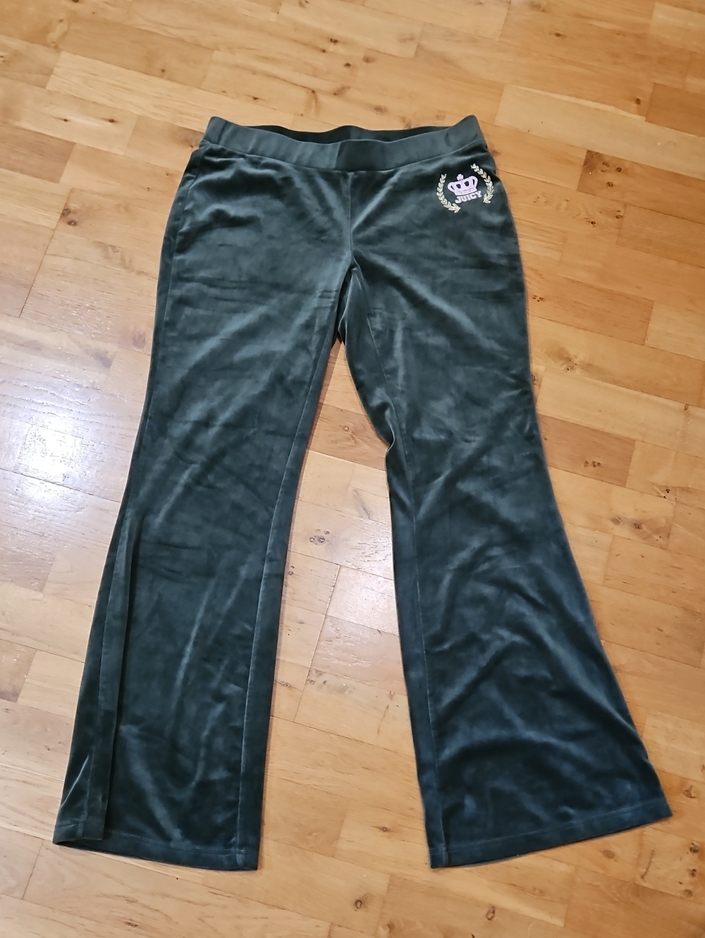 Juicy Couture Olive Green Velour Leggings with Crest - Picture 8 of 12
